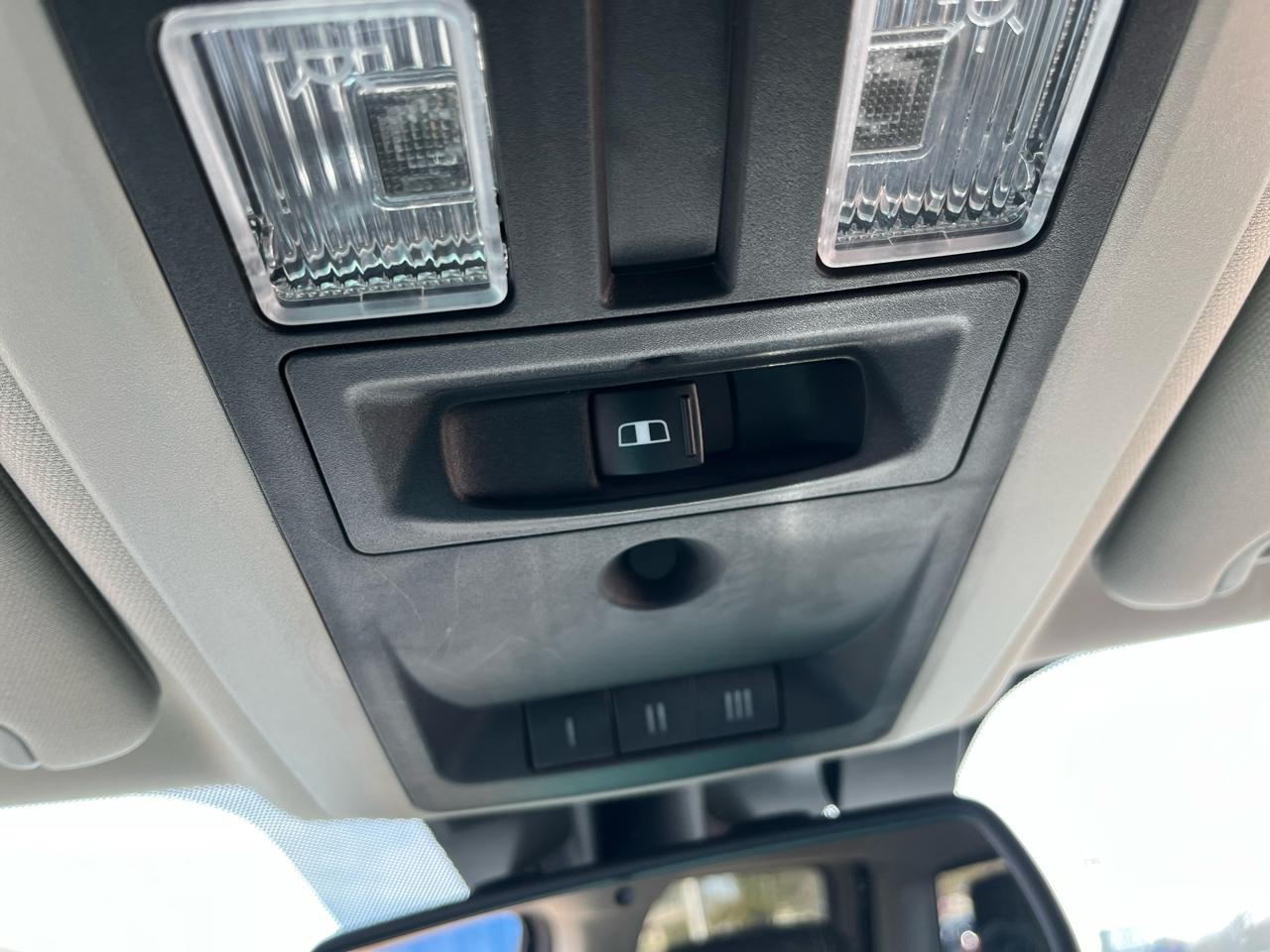 RAM 1500 4WD Crew Cab 140.5" Sport 2015