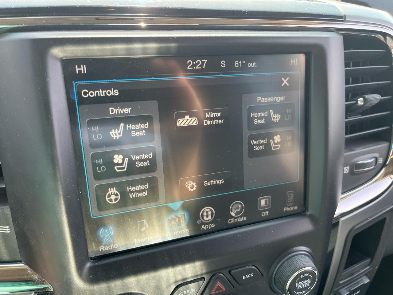 RAM 1500 4WD Crew Cab 140.5" Sport 2015