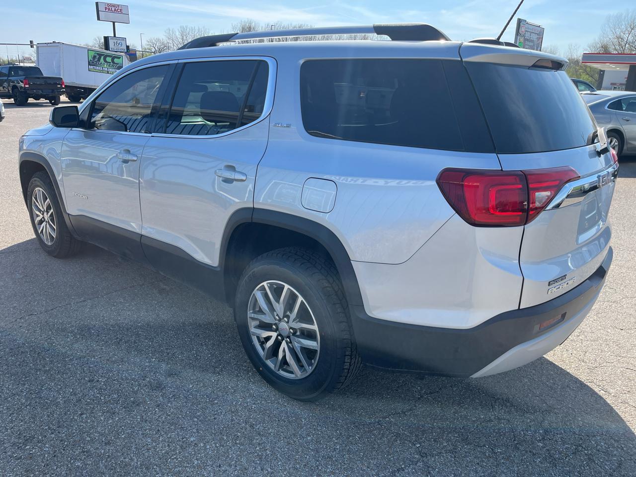 GMC Acadia FWD 4dr SLE w/SLE-2 2017
