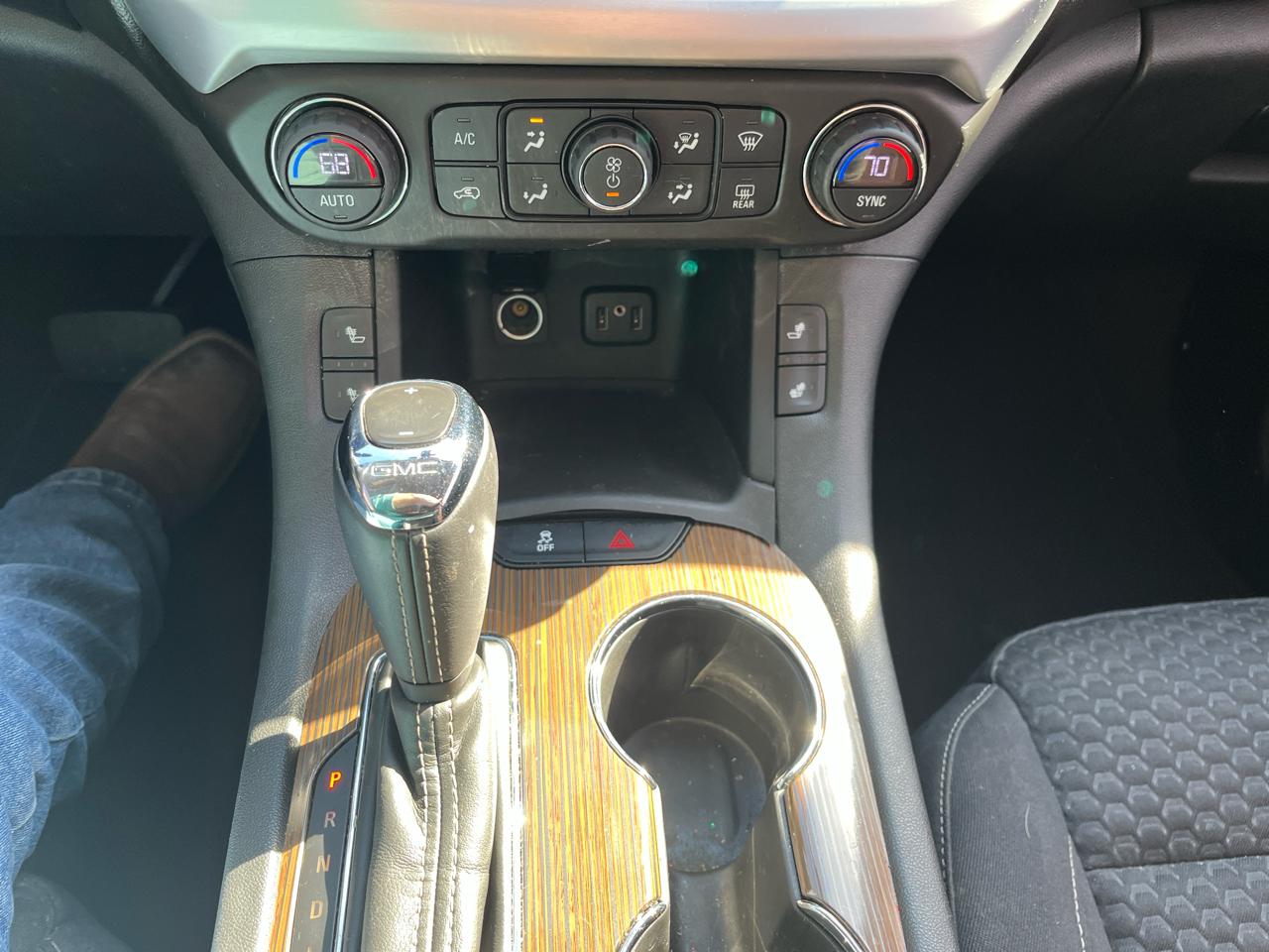 GMC Acadia FWD 4dr SLE w/SLE-2 2017