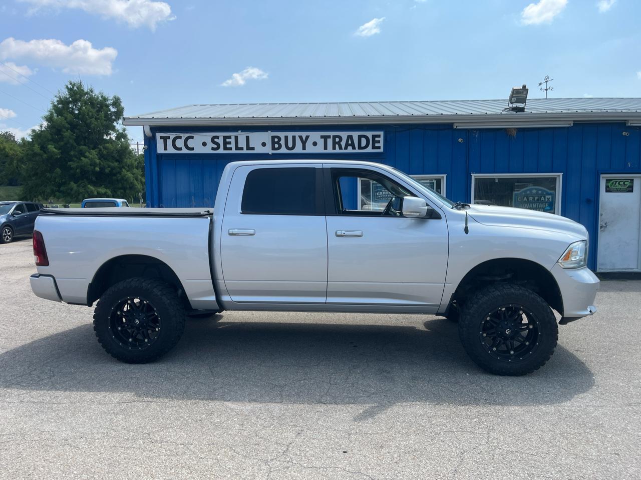 RAM 1500 4WD Crew Cab 140.5" Sport 2015