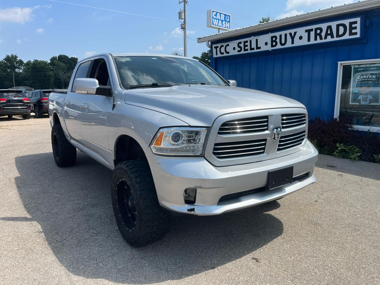 RAM 1500 4WD Crew Cab 140.5" Sport 2015