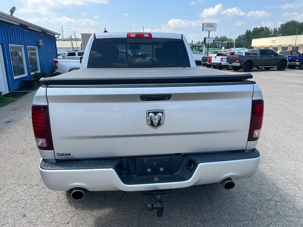 RAM 1500 4WD Crew Cab 140.5" Sport 2015