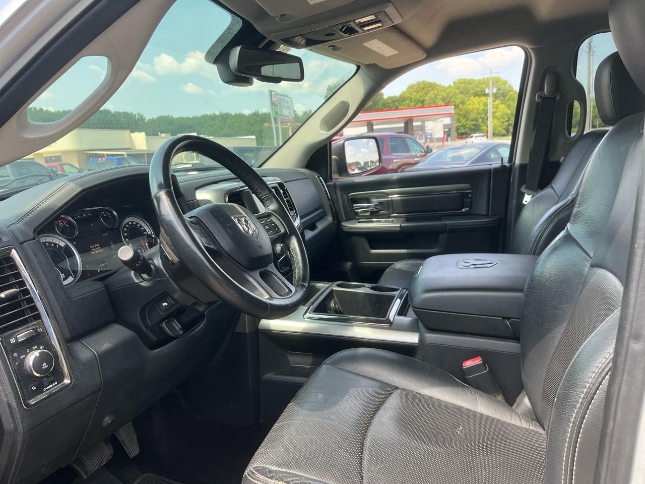 RAM 1500 4WD Crew Cab 140.5" Sport 2015