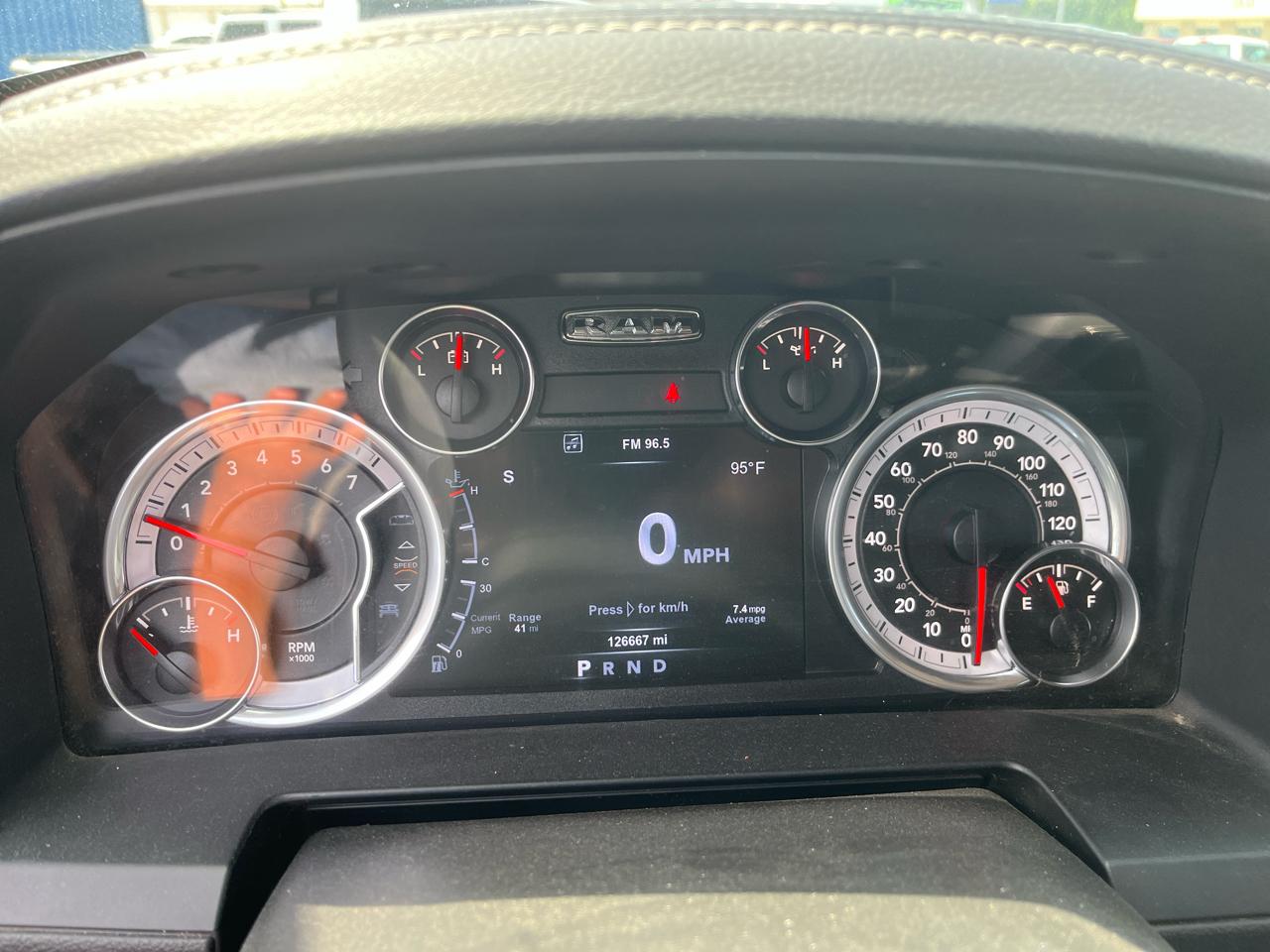 RAM 1500 4WD Crew Cab 140.5" Sport 2015