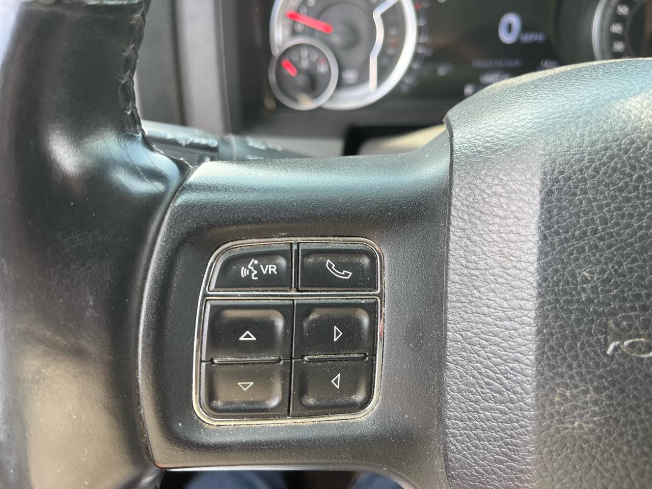 RAM 1500 4WD Crew Cab 140.5" Sport 2015