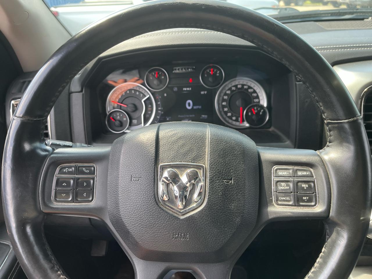 RAM 1500 4WD Crew Cab 140.5" Sport 2015