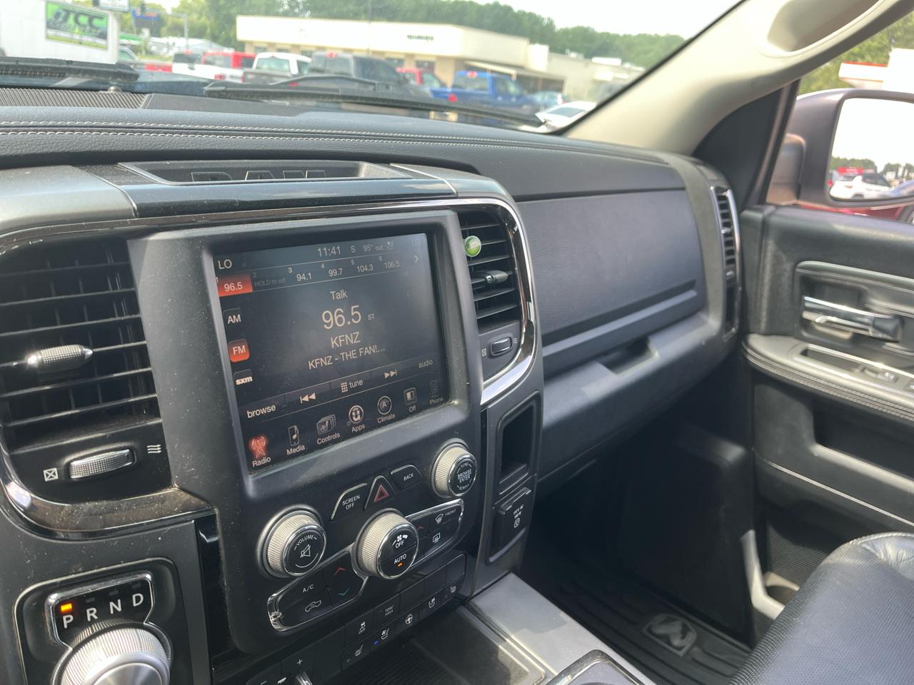 RAM 1500 4WD Crew Cab 140.5" Sport 2015