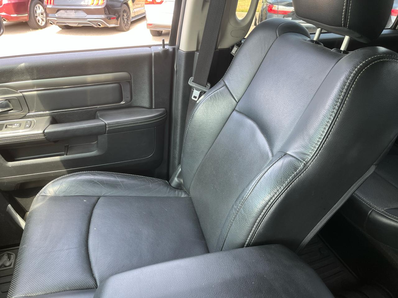 RAM 1500 4WD Crew Cab 140.5" Sport 2015