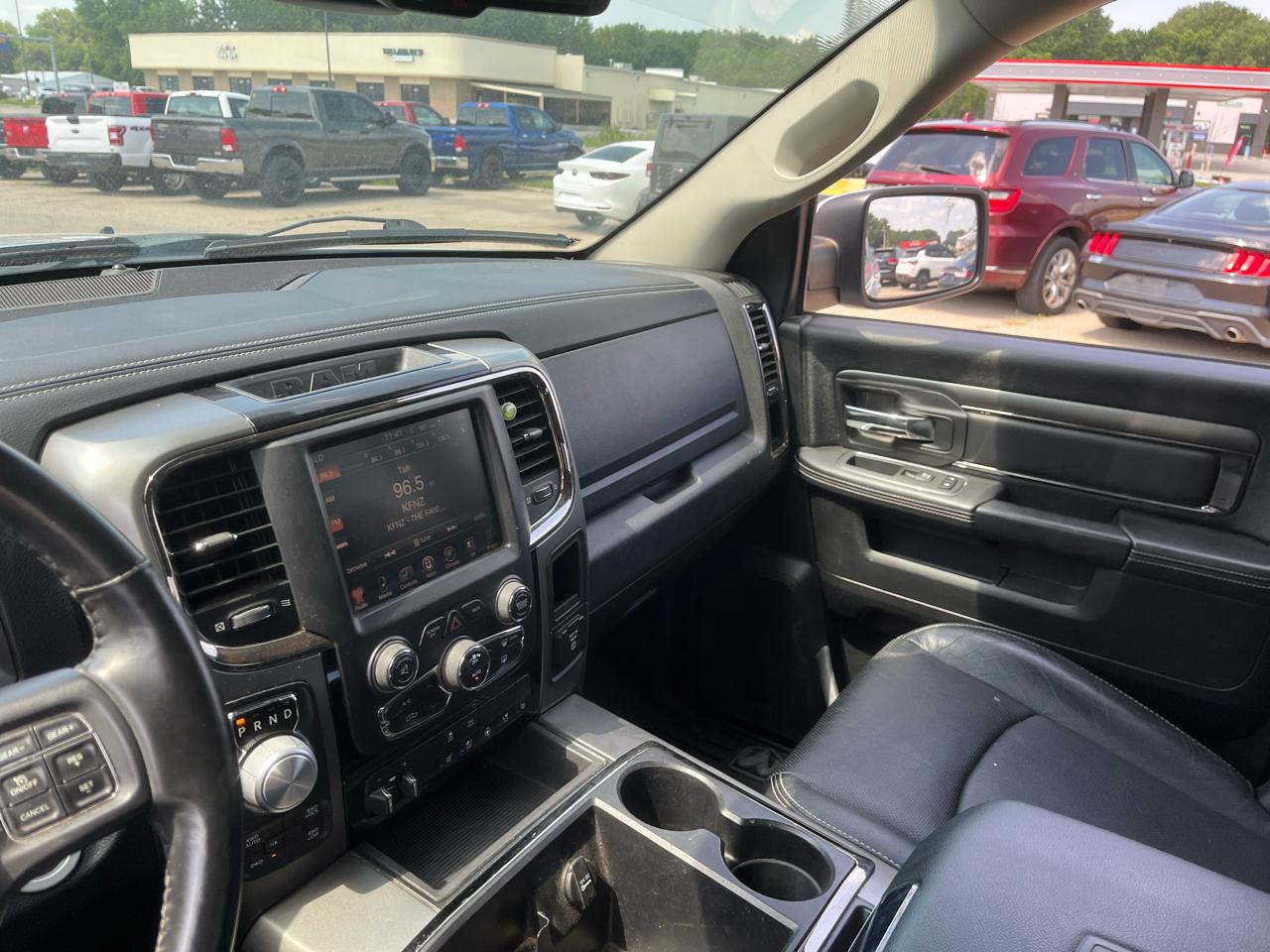 RAM 1500 4WD Crew Cab 140.5" Sport 2015