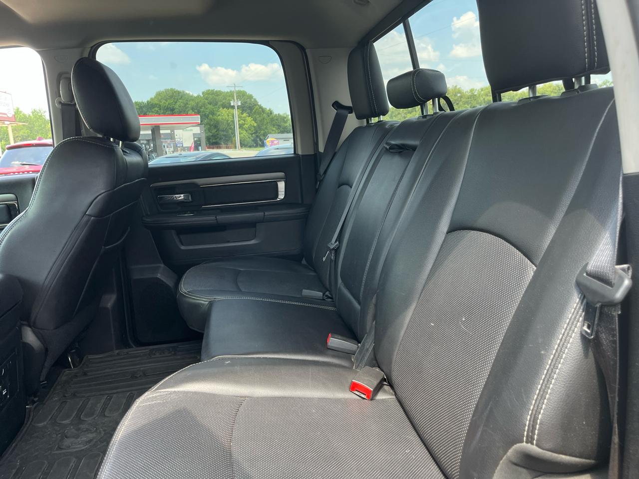 RAM 1500 4WD Crew Cab 140.5" Sport 2015
