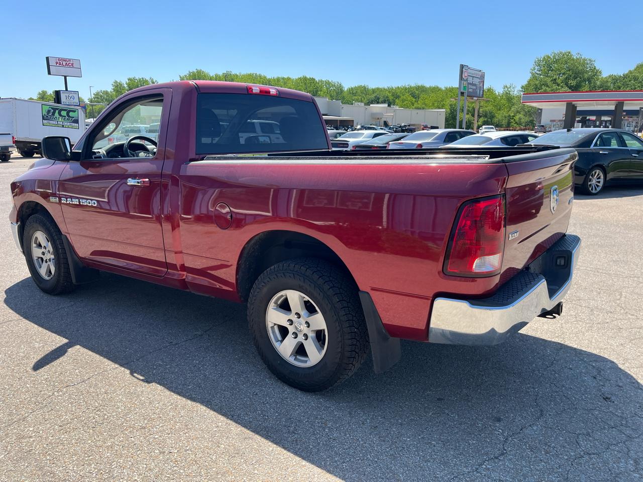 RAM 1500 4WD Reg Cab 120.5" SLT 2011