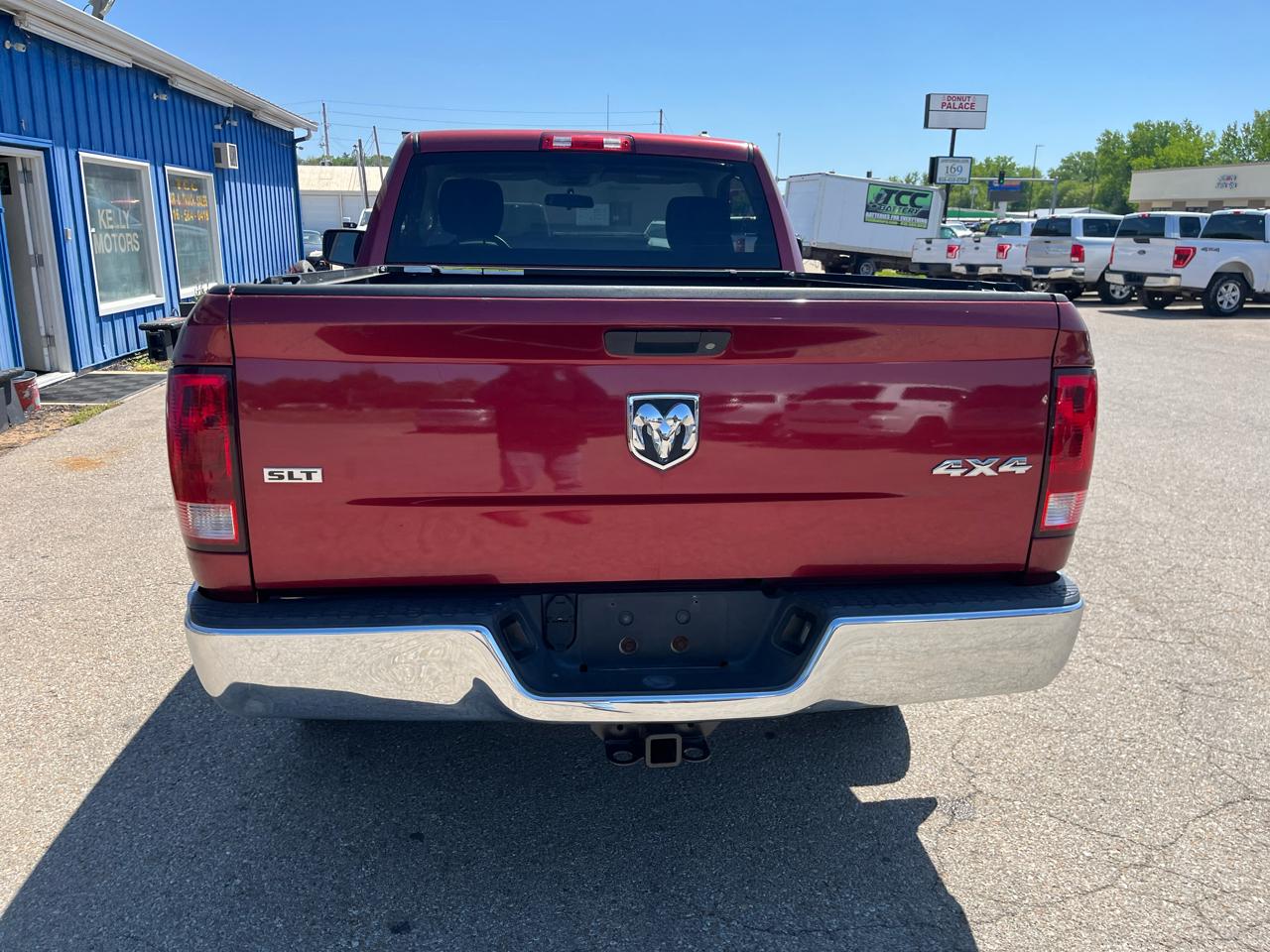 RAM 1500 4WD Reg Cab 120.5" SLT 2011