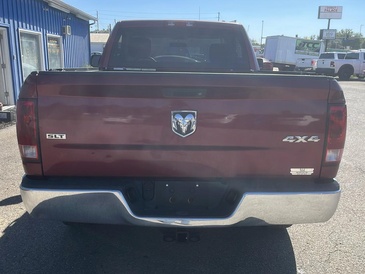 RAM 1500 4WD Reg Cab 120.5" SLT 2011