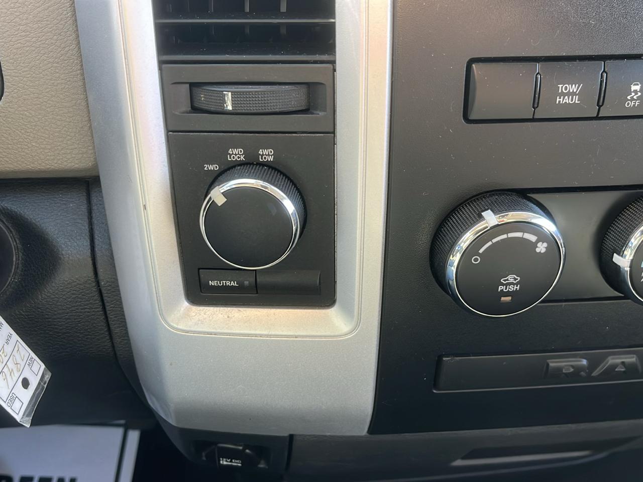 RAM 1500 4WD Reg Cab 120.5" SLT 2011