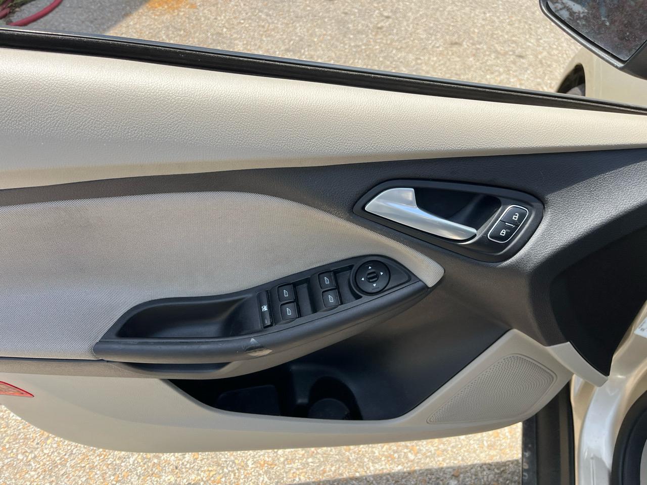 Ford Focus SE Sedan 2018
