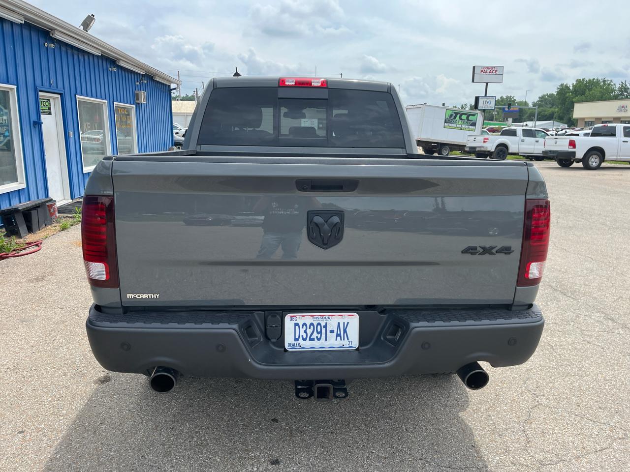 RAM 1500 Classic Warlock 4x4 Crew Cab 5'7" Box 2022