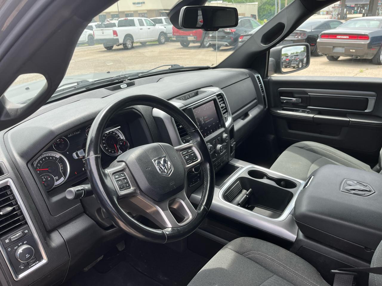 RAM 1500 Classic Warlock 4x4 Crew Cab 5'7" Box 2022