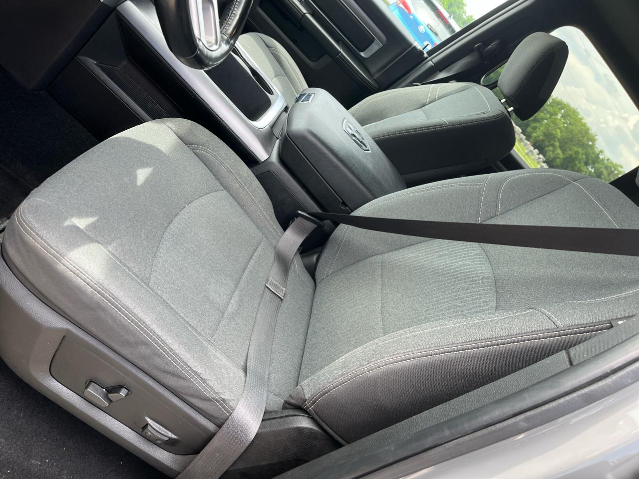 RAM 1500 Classic Warlock 4x4 Crew Cab 5'7" Box 2022