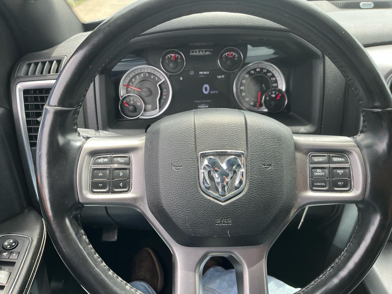 RAM 1500 Classic Warlock 4x4 Crew Cab 5'7" Box 2022