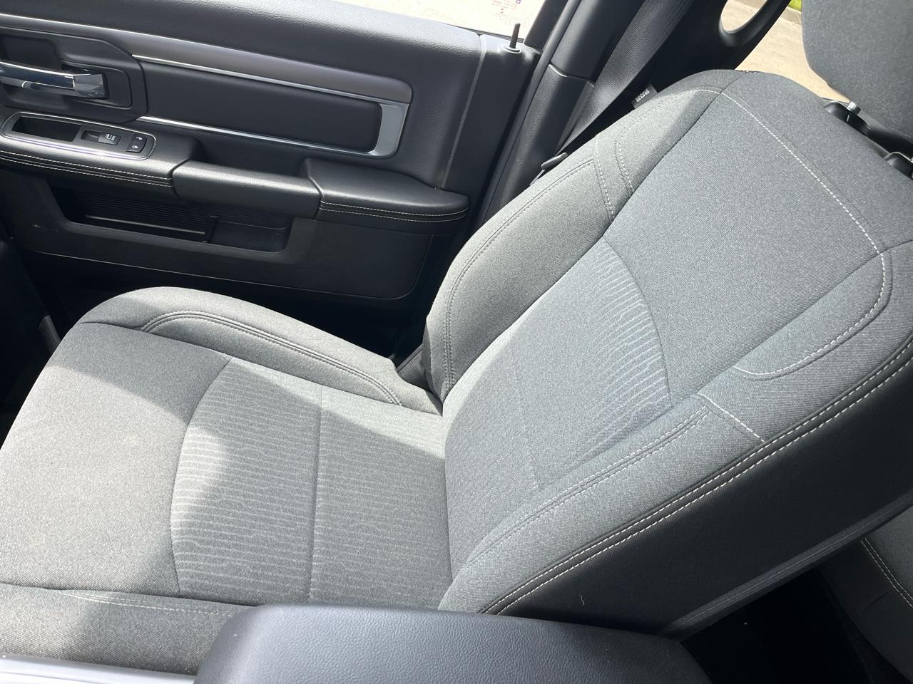 RAM 1500 Classic Warlock 4x4 Crew Cab 5'7" Box 2022