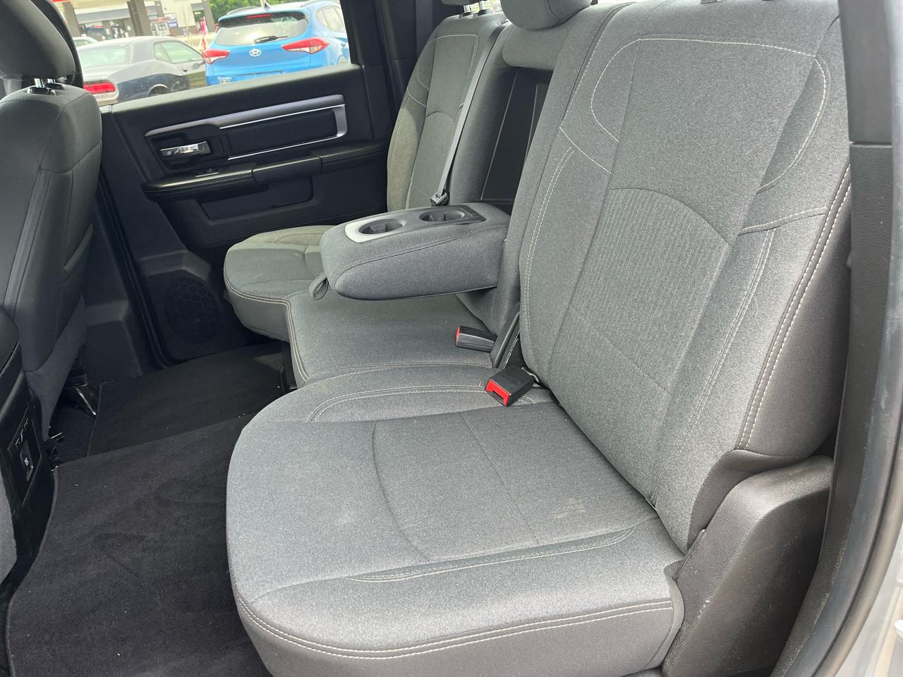 RAM 1500 Classic Warlock 4x4 Crew Cab 5'7" Box 2022