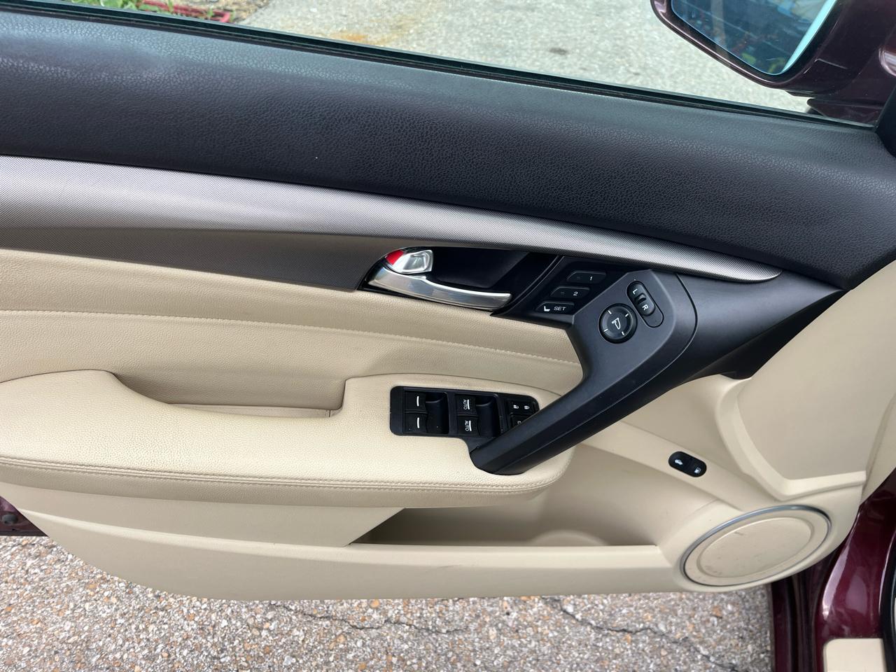 Acura TL 4dr Sdn Auto 2WD 2013