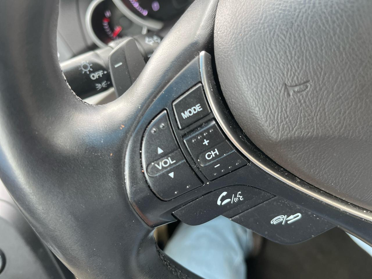 Acura TL 4dr Sdn Auto 2WD 2013