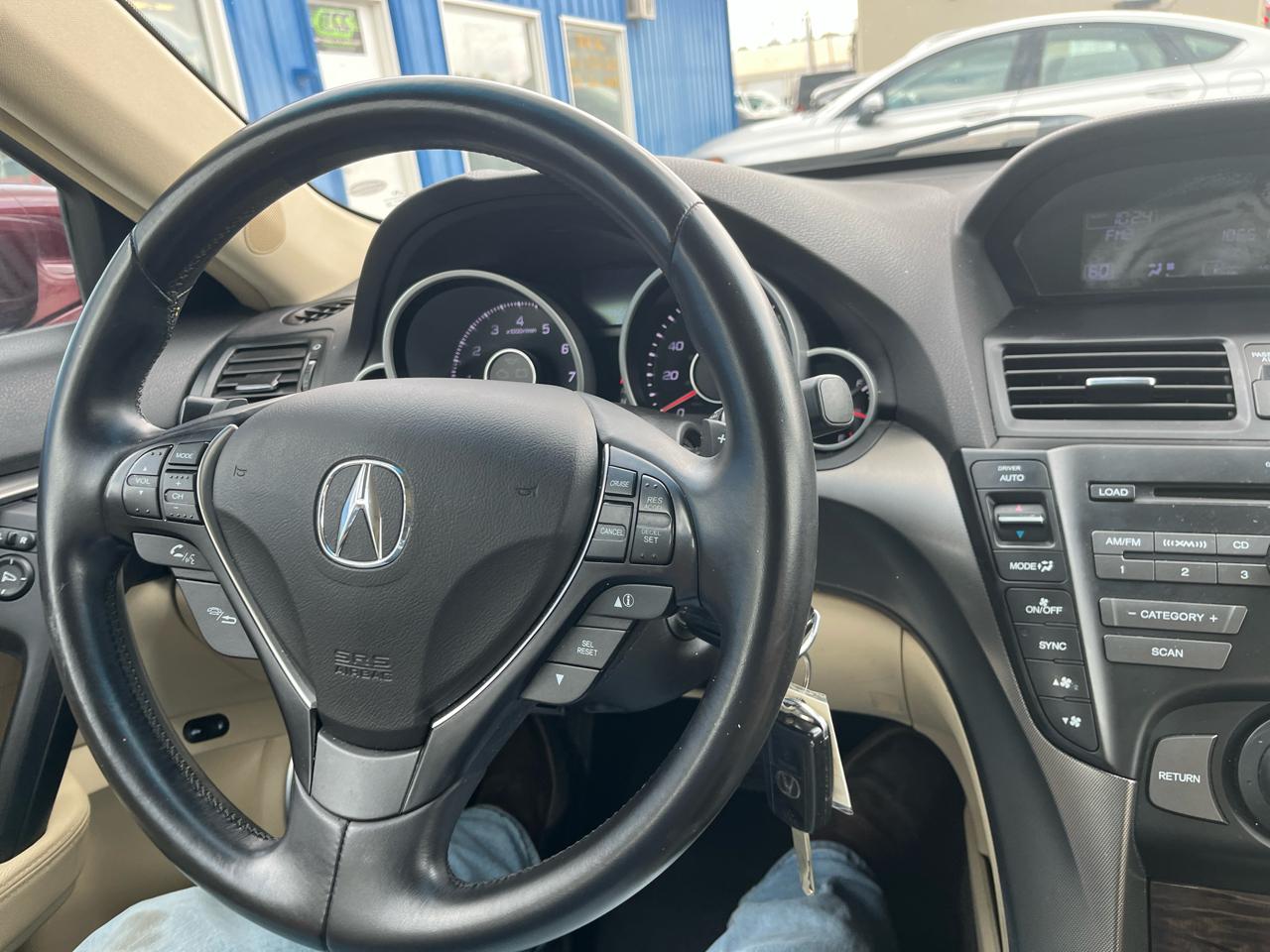 Acura TL 4dr Sdn Auto 2WD 2013