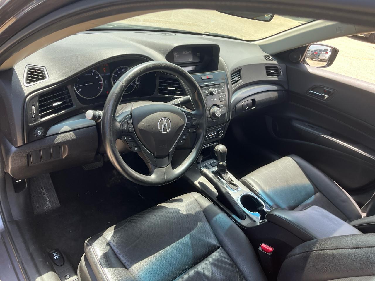 Acura ILX 4dr Sdn 2.0L 2015
