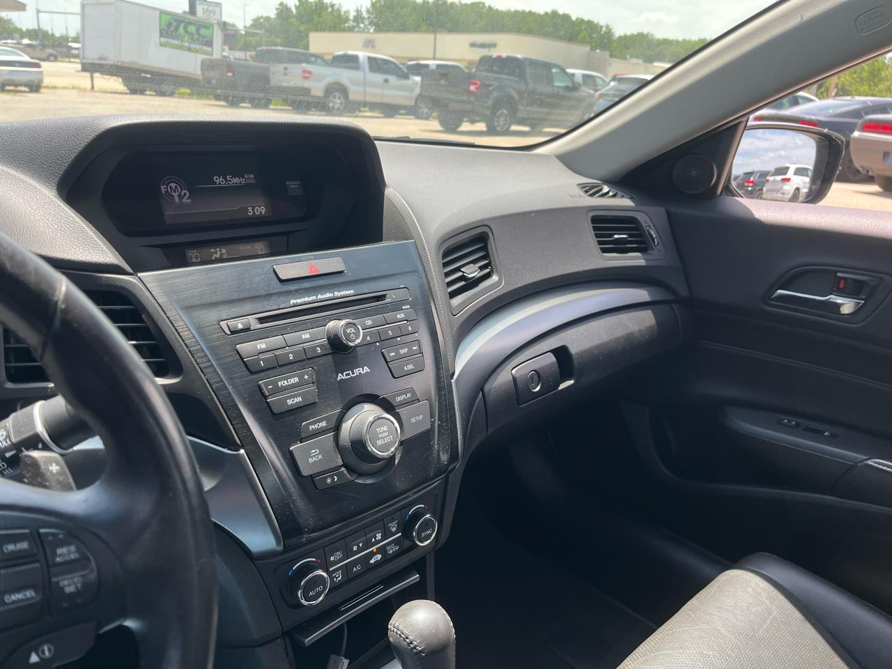 Acura ILX 4dr Sdn 2.0L 2015
