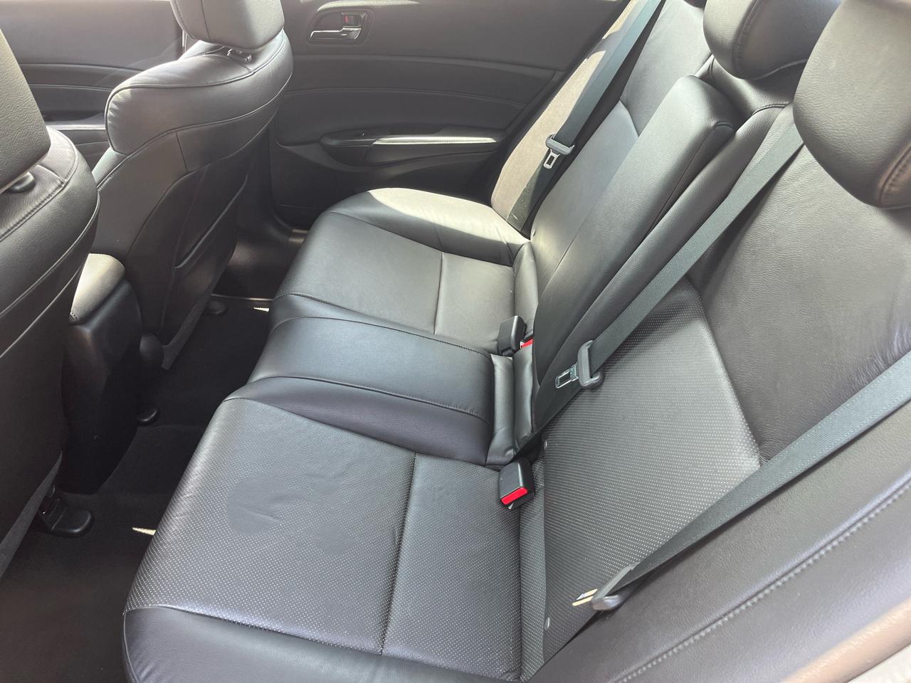 Acura ILX 4dr Sdn 2.0L 2015