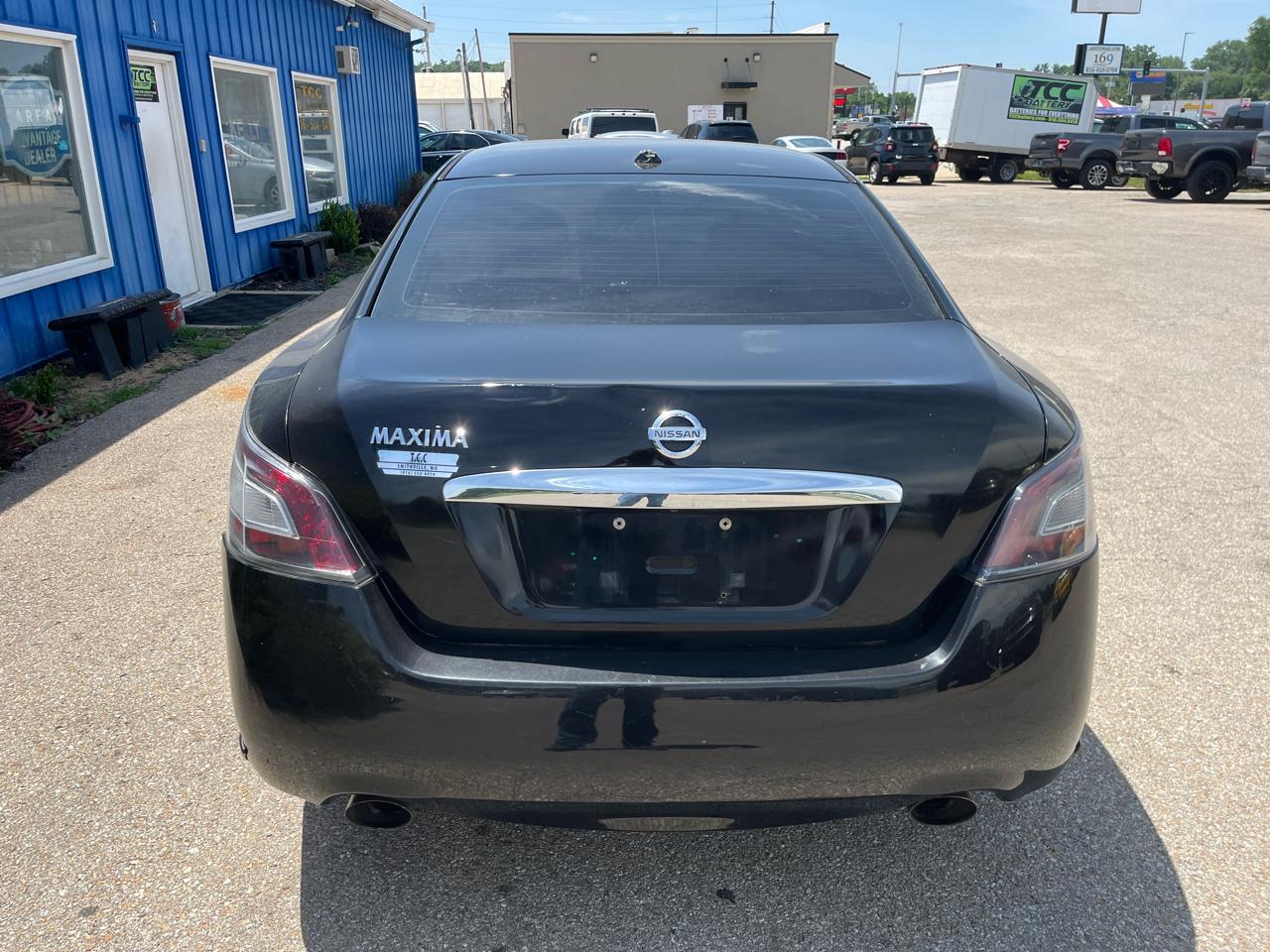 Nissan Maxima 4dr Sdn V6 CVT 3.5 SV 2010