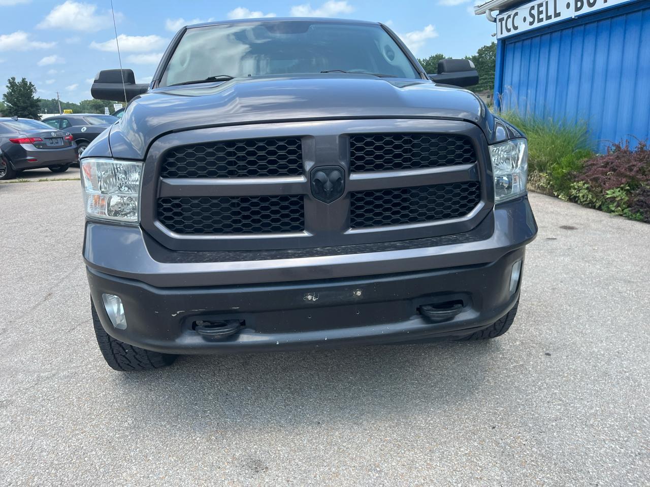 RAM 1500 4WD Quad Cab 140.5" Outdoorsman 2017