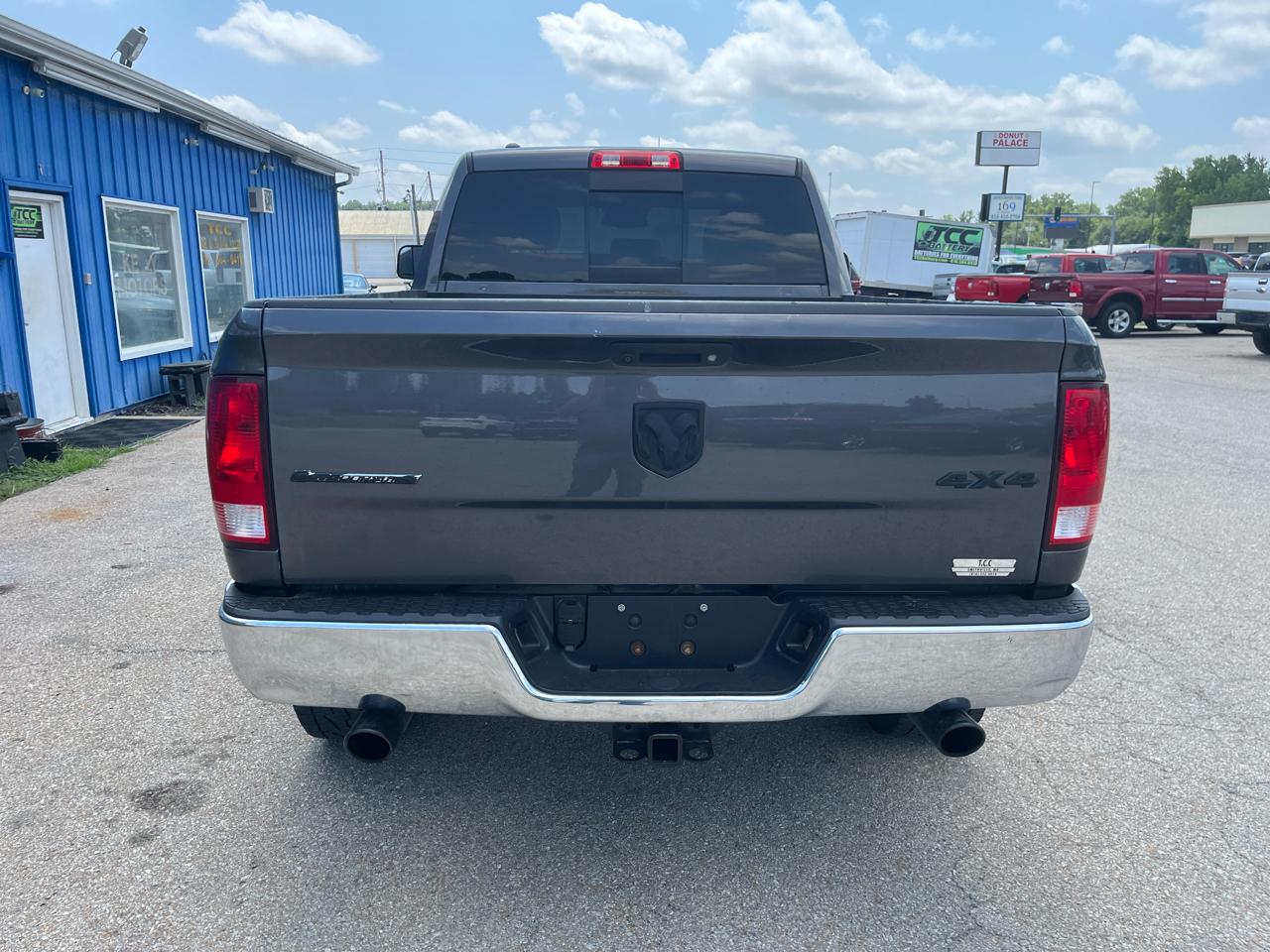 RAM 1500 4WD Quad Cab 140.5" Outdoorsman 2017