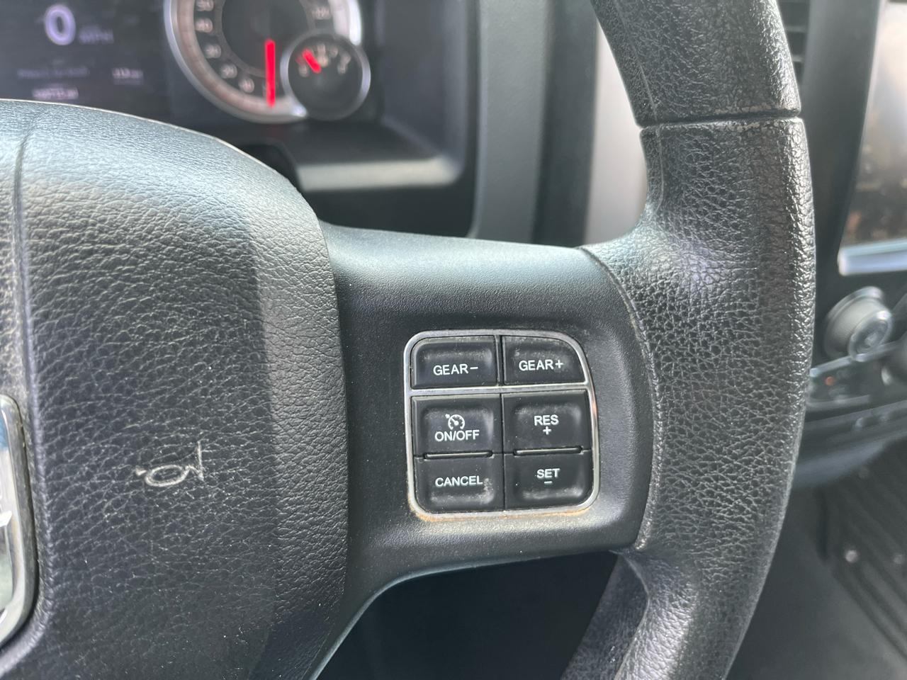 RAM 1500 4WD Quad Cab 140.5" Outdoorsman 2017