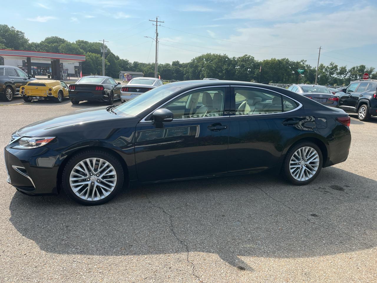 Lexus ES 350 4dr Sdn 2016
