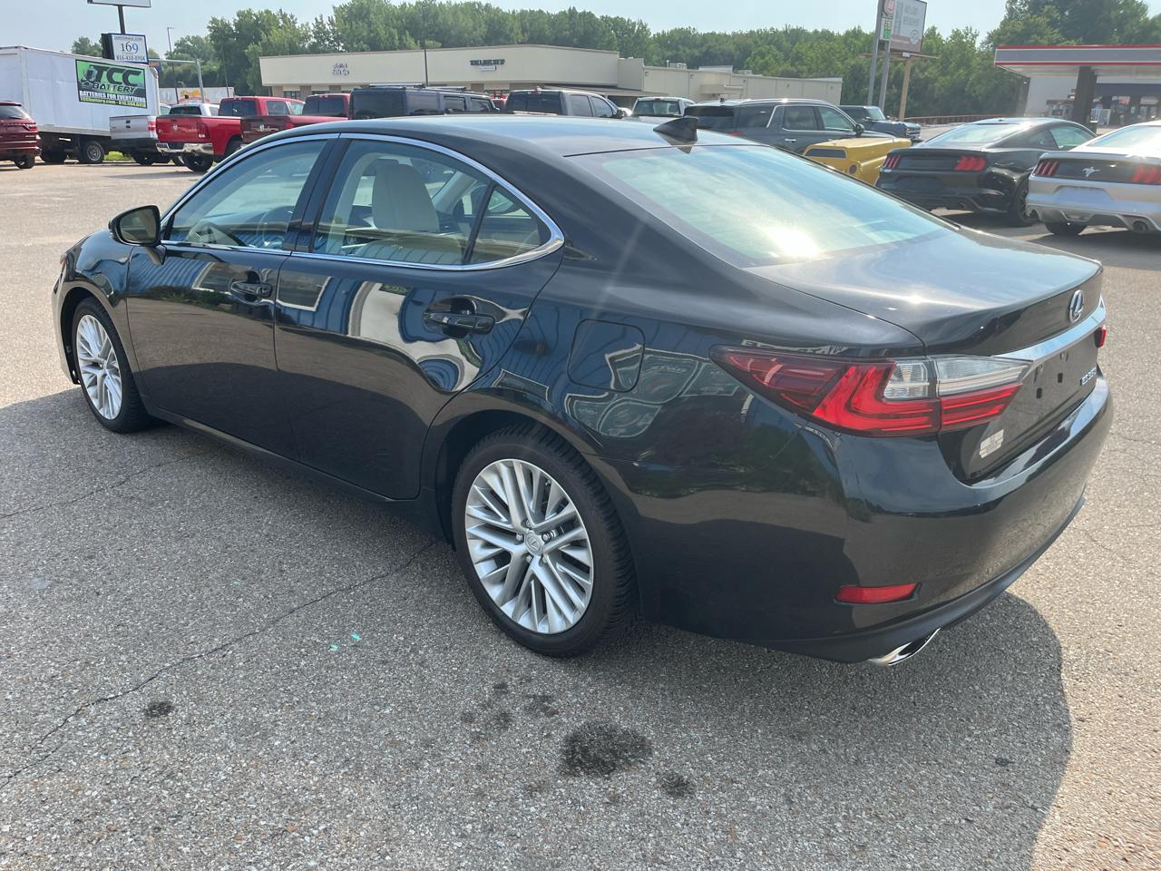 Lexus ES 350 4dr Sdn 2016