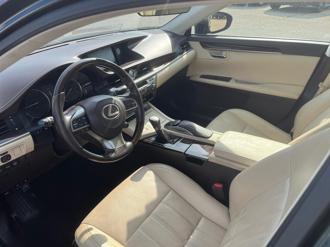 Lexus ES 350 4dr Sdn 2016