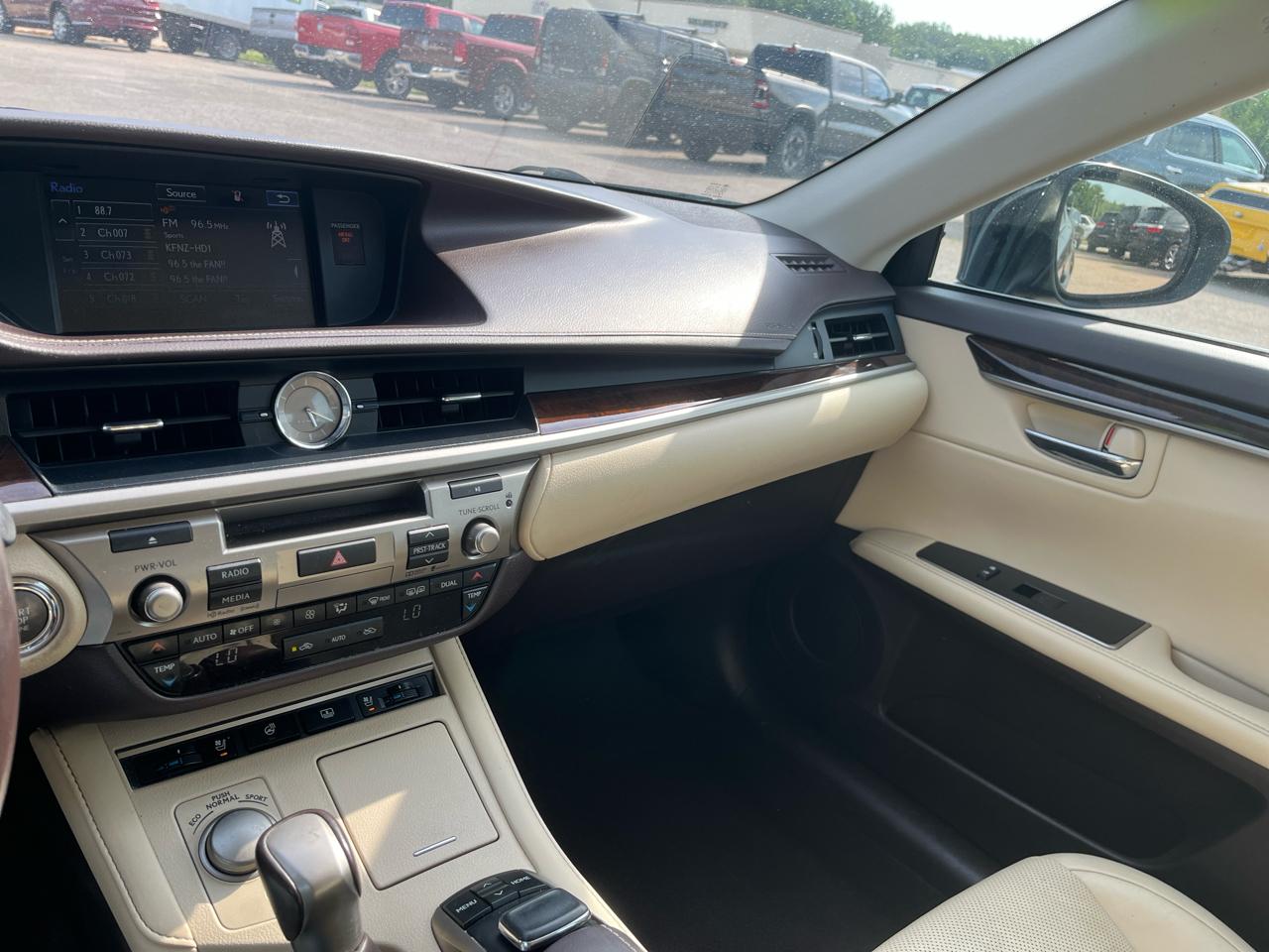 Lexus ES 350 4dr Sdn 2016