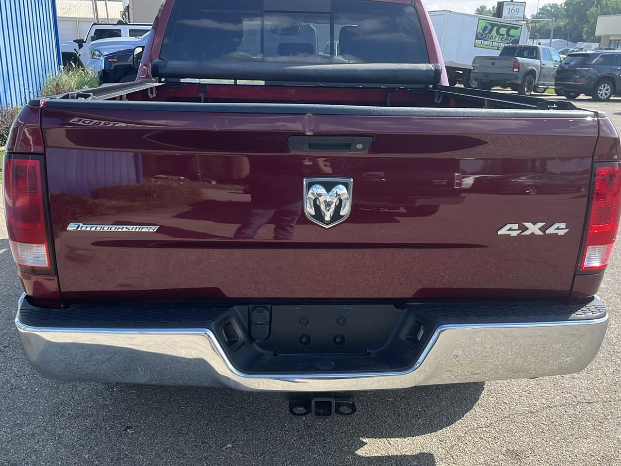 RAM 1500 4WD Crew Cab 140.5" Outdoorsman 2015