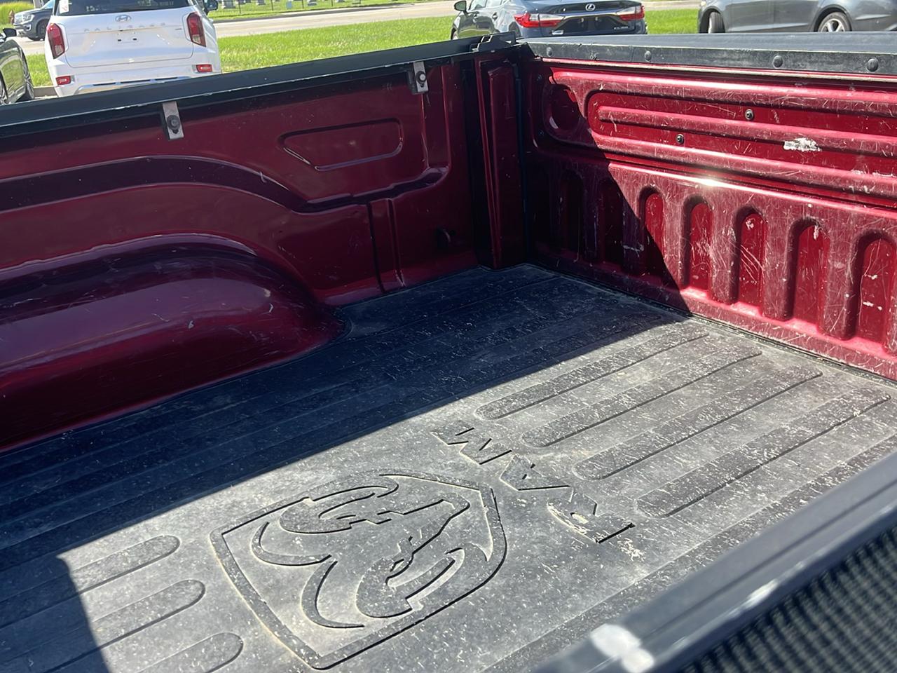 RAM 1500 4WD Crew Cab 140.5" Outdoorsman 2015