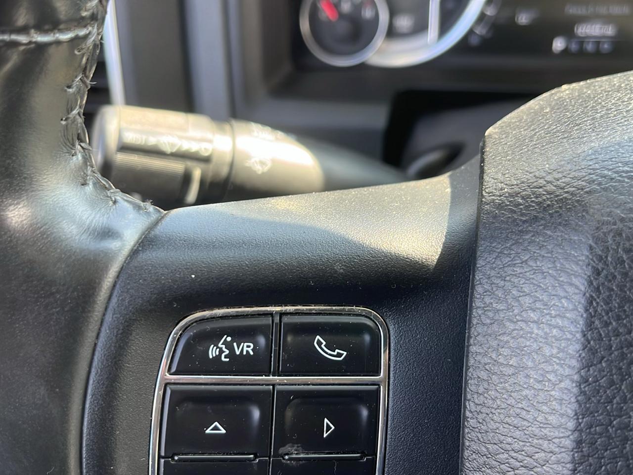 RAM 1500 4WD Crew Cab 140.5" Outdoorsman 2015