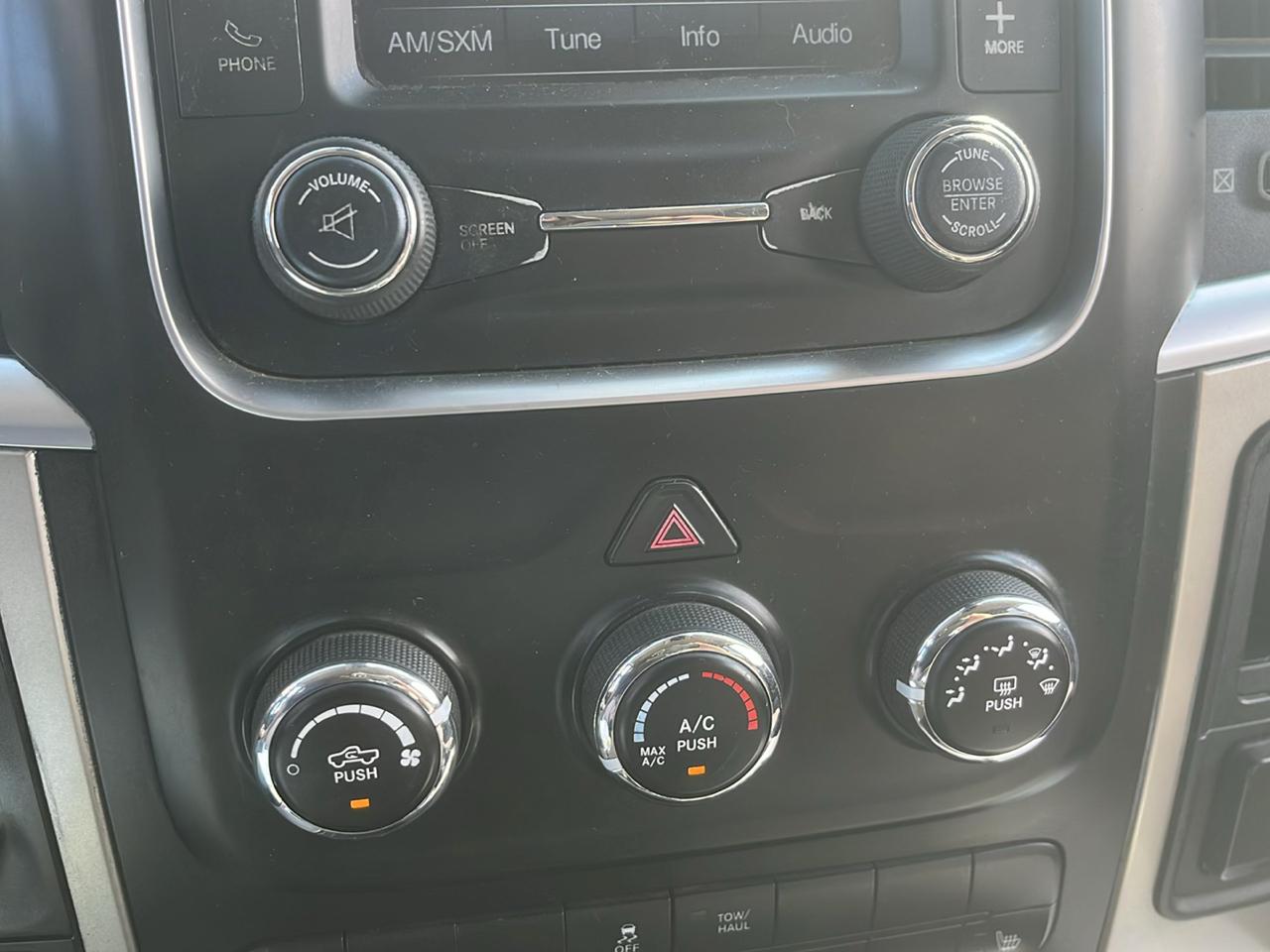 RAM 1500 4WD Crew Cab 140.5" Outdoorsman 2015