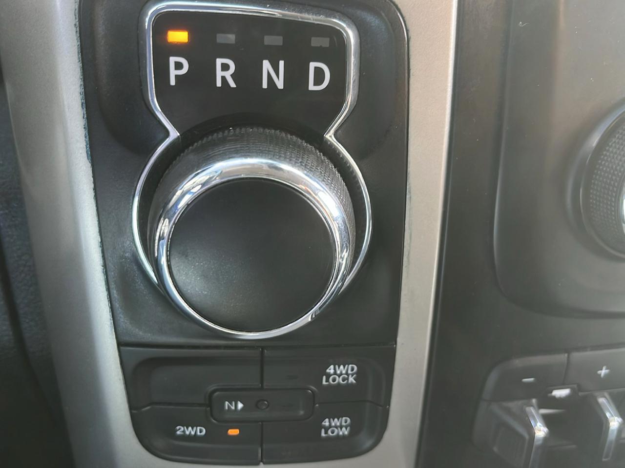 RAM 1500 4WD Crew Cab 140.5" Outdoorsman 2015