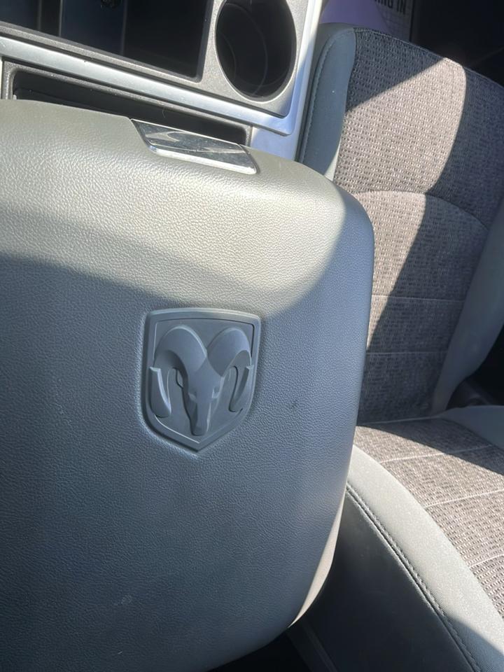 RAM 1500 4WD Crew Cab 140.5" Outdoorsman 2015