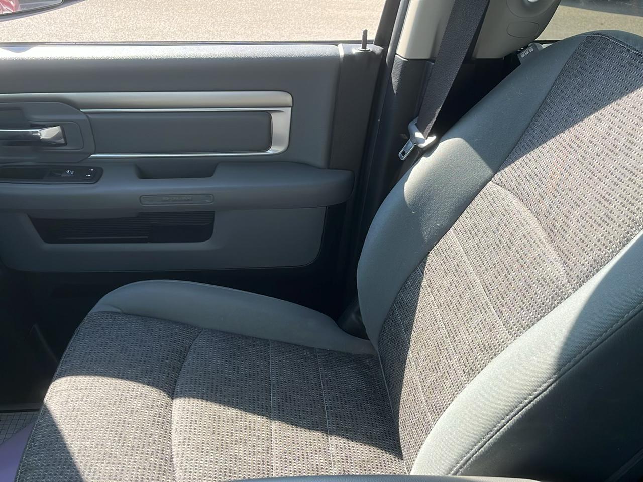 RAM 1500 4WD Crew Cab 140.5" Outdoorsman 2015