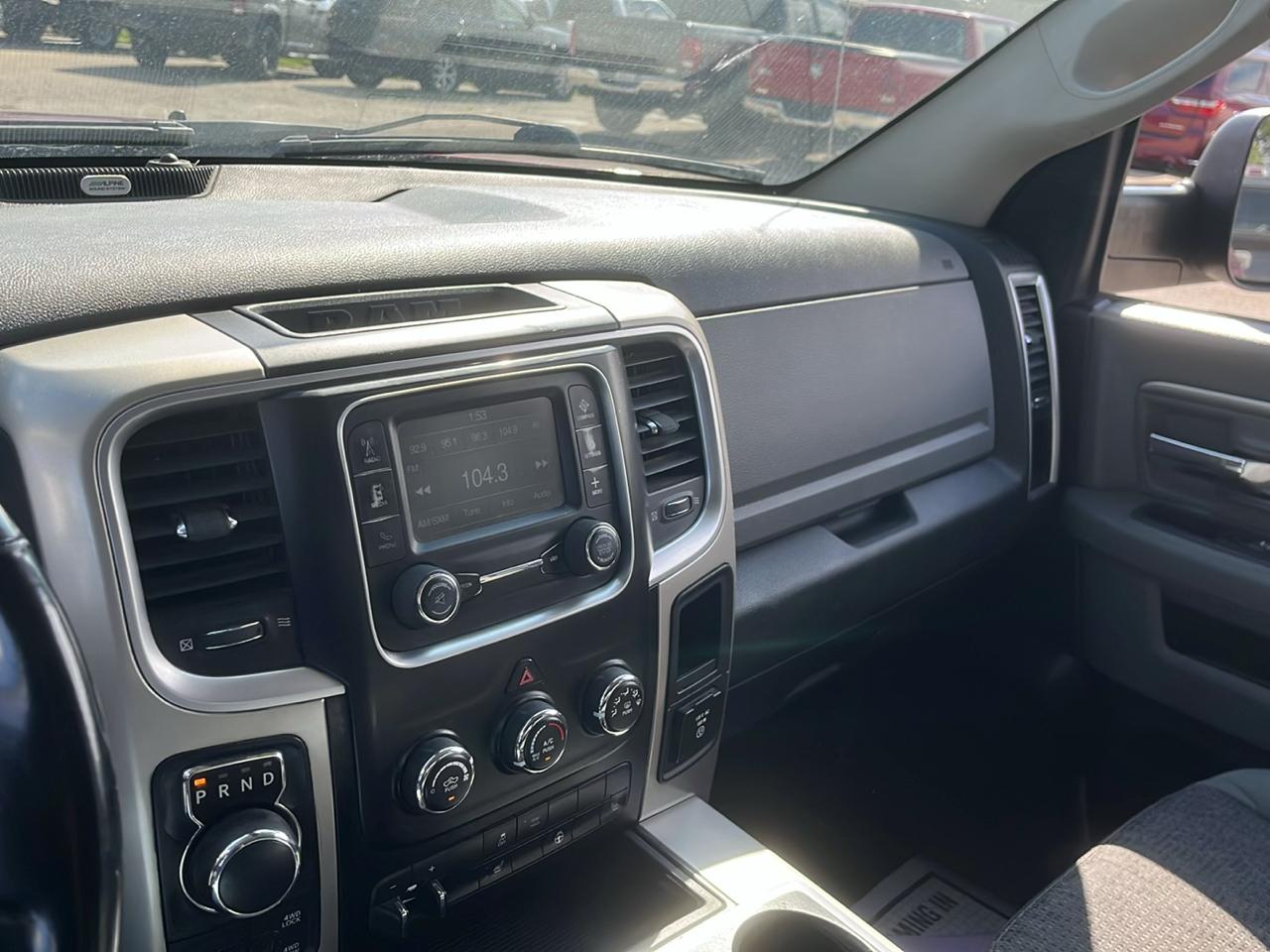 RAM 1500 4WD Crew Cab 140.5" Outdoorsman 2015