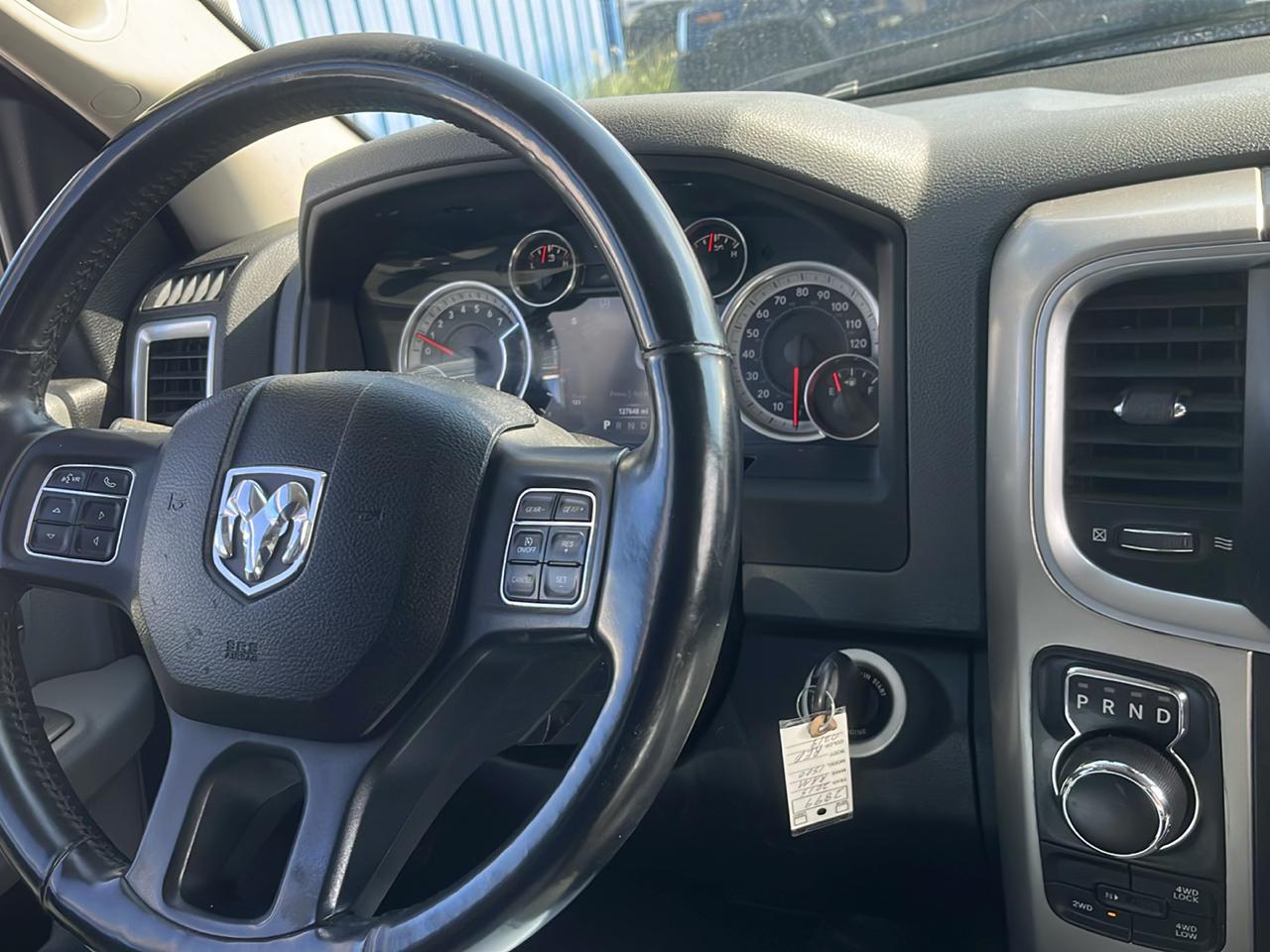 RAM 1500 4WD Crew Cab 140.5" Outdoorsman 2015
