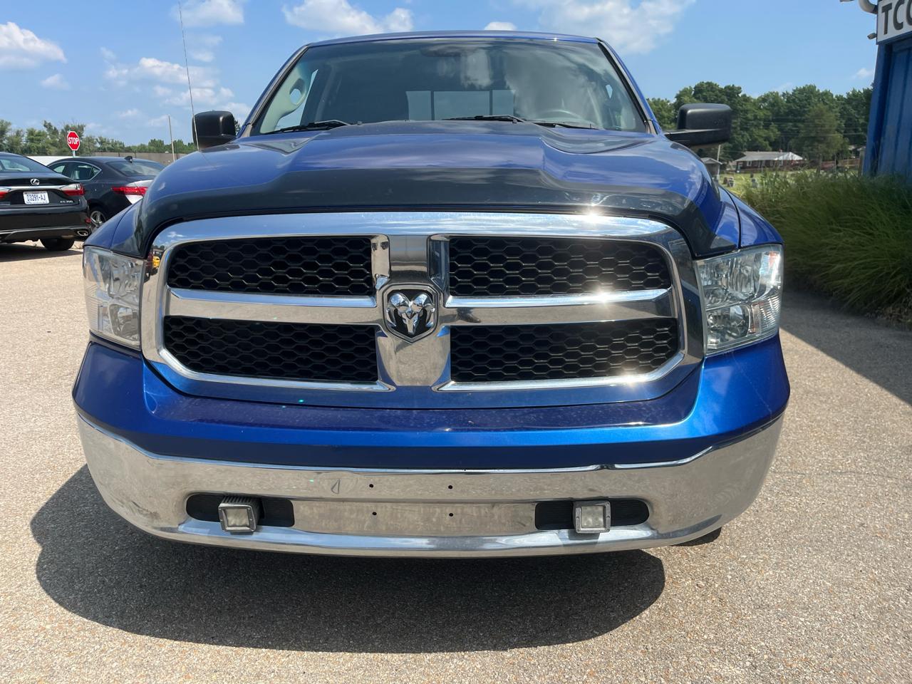 RAM 1500 4WD Quad Cab 140.5" SLT 2017